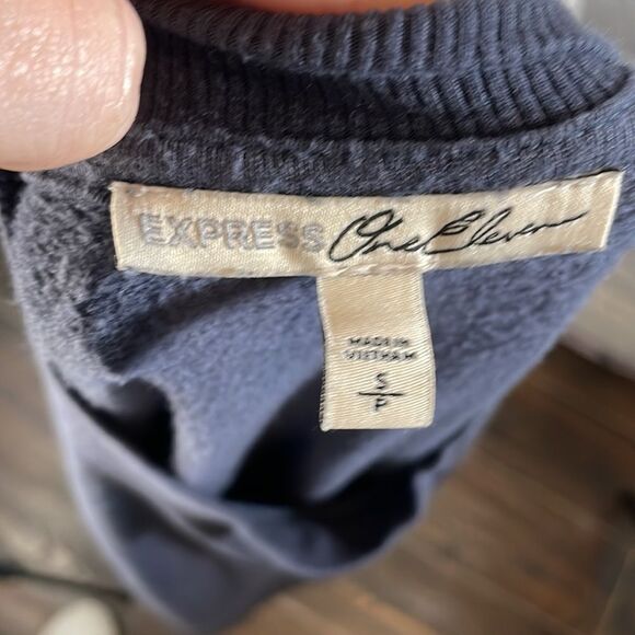 👕💙 Express One Eleven Oversized Navy Sweatshirt - Size Small - Picture 5 of 5